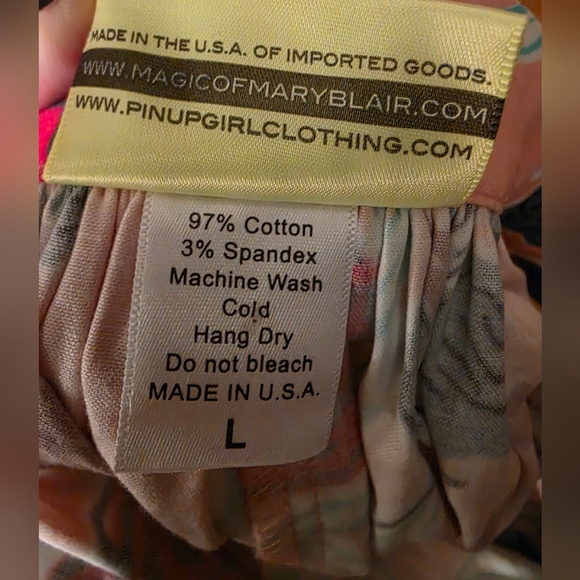 New w/out Tags Pinup Couture Mary Blair Retro Skirt in Pink and Red Floral Large - Picture 4 of 6